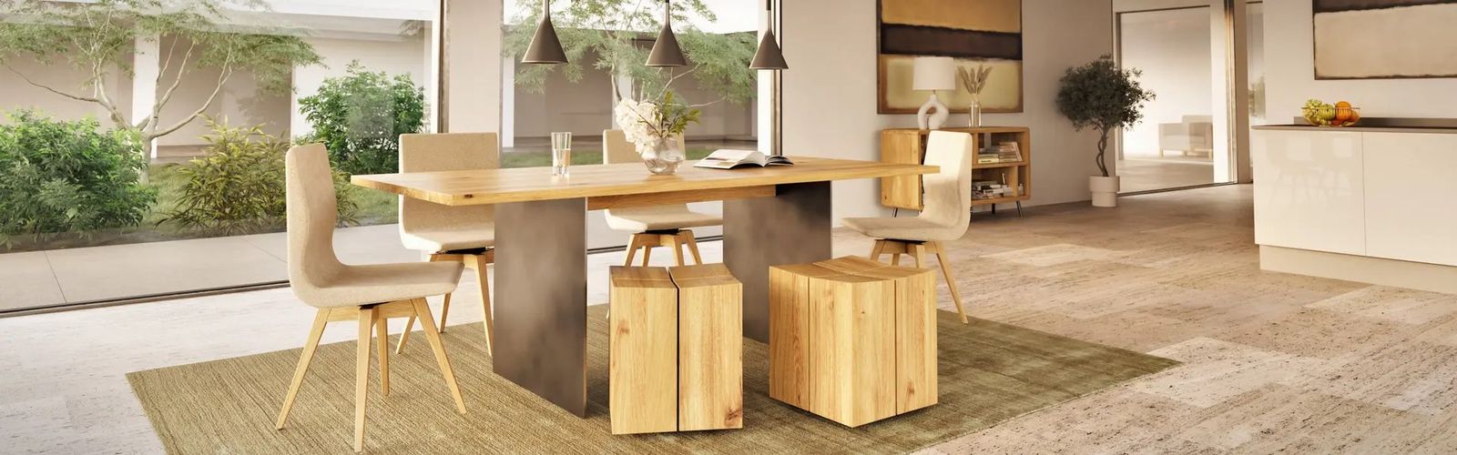 Hoher Massivholztisch mit Holzhockern in einem offenen Raum